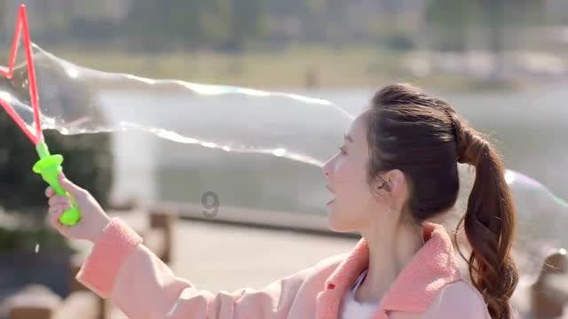 票房冠军!陈国坤逆袭回归,西装暴徒打戏太过瘾
